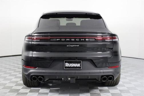 2025 Porsche Cayenne Base