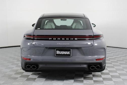 2026 Porsche Panamera Base