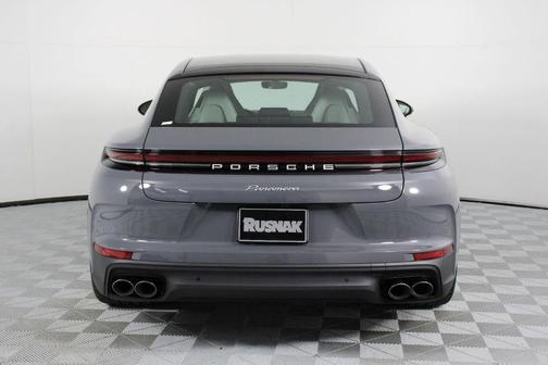 2026 Porsche Panamera Base