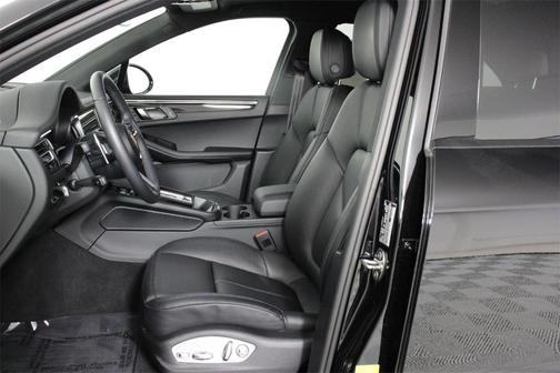 2025 Porsche Macan T