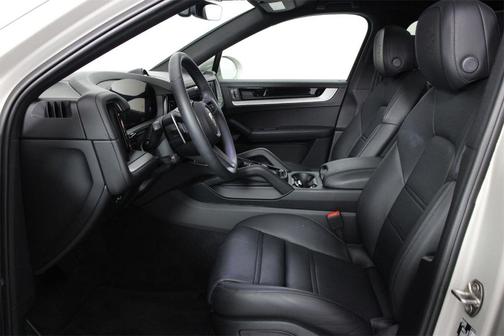 2025 Porsche Cayenne Base