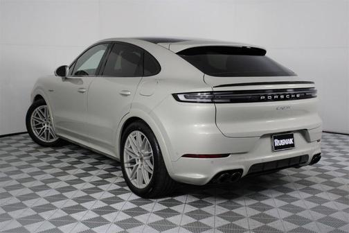2025 Porsche Cayenne Base