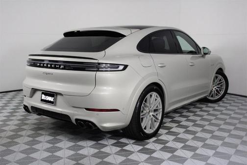 2025 Porsche Cayenne Base