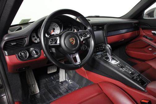 2017 Porsche 911 Carrera 4 GTS