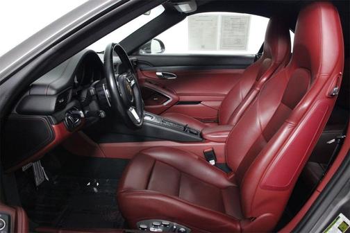 2017 Porsche 911 Carrera 4 GTS