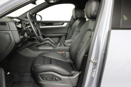 2025 Porsche Cayenne AWD