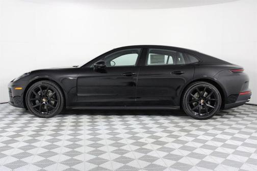 2025 Porsche Panamera 4