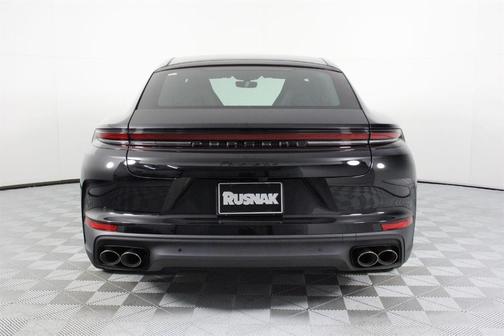 2025 Porsche Panamera 4