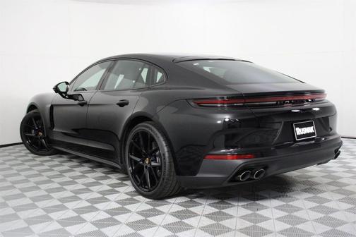 2025 Porsche Panamera 4