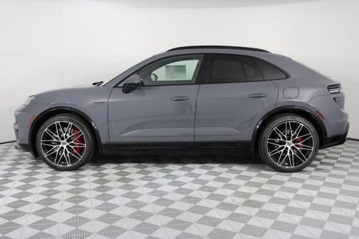 2025 Porsche Macan Turbo