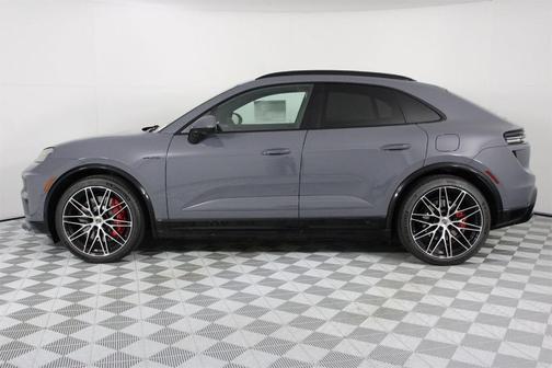2025 Porsche Macan Turbo