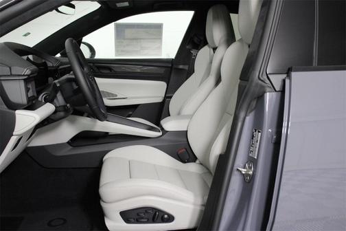 2025 Porsche Macan Turbo