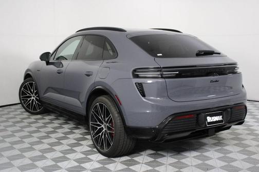 2025 Porsche Macan Turbo