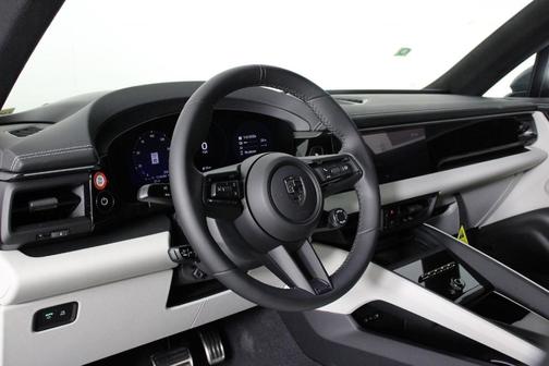 2025 Porsche Macan Turbo