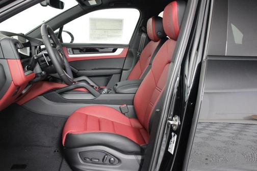 Black Metallic 2026 Porsche Cayenne S