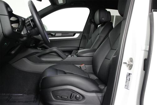 2025 Porsche Cayenne Base