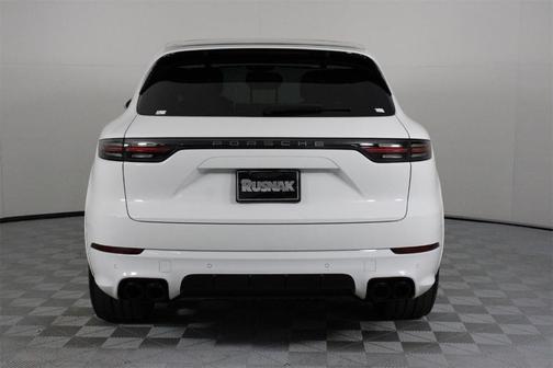 2023 Porsche Cayenne Platinum Edition