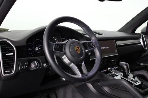 2023 Porsche Cayenne Platinum Edition