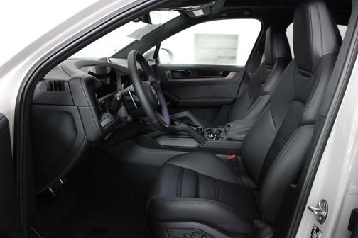 2026 Porsche Cayenne GTS