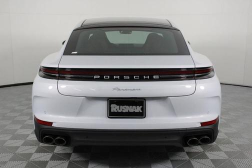 2026 Porsche Panamera Base