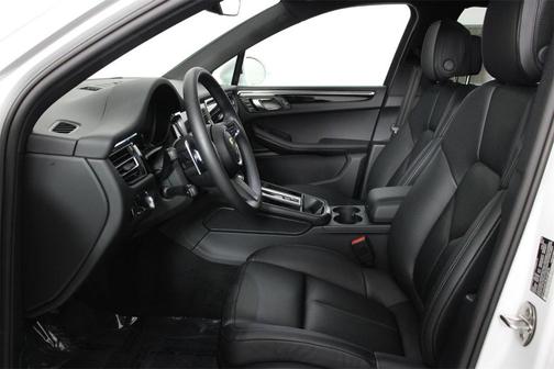 2025 Porsche Macan T