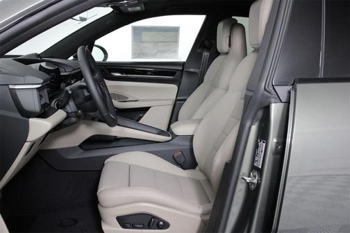 2025 Porsche Macan 4S