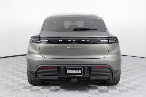 2025 Porsche Macan 4S
