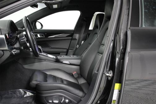 2018 Porsche Panamera 4
