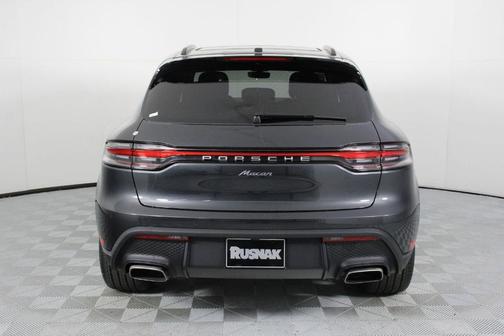 2026 Porsche Macan Base