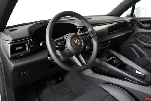 2025 Porsche Macan 4