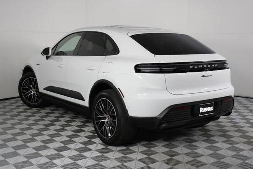 2025 Porsche Macan 4