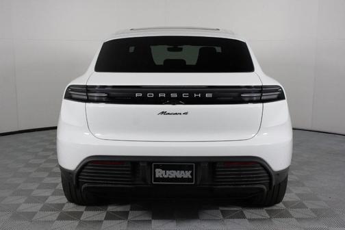 2025 Porsche Macan 4