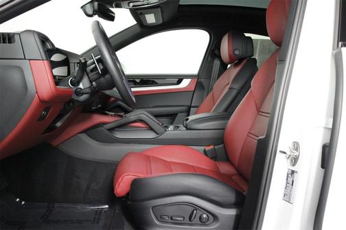 2024 Porsche Cayenne AWD