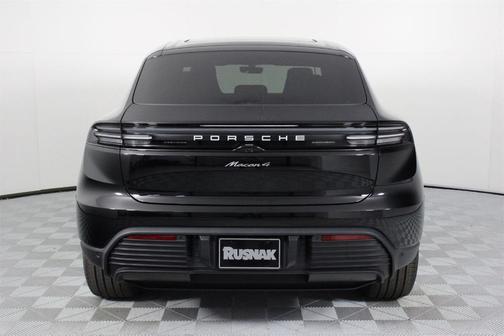 2025 Porsche Macan 4