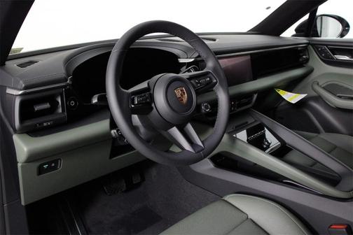 2025 Porsche Macan 4