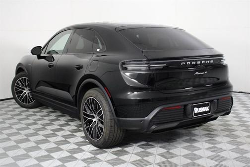 2025 Porsche Macan 4