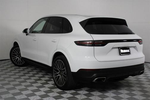 2022 Porsche Cayenne Base (Tiptronic)