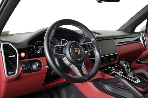 2022 Porsche Cayenne 