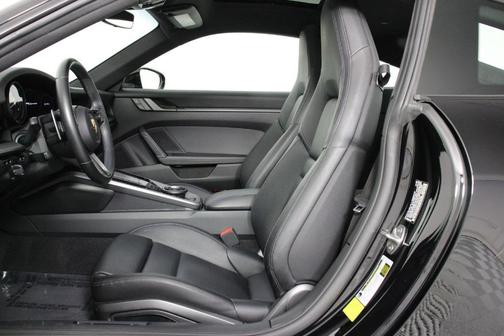 2020 Porsche 911 Carrera