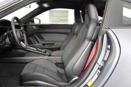 2026 Porsche 911 Carrera 4 GTS