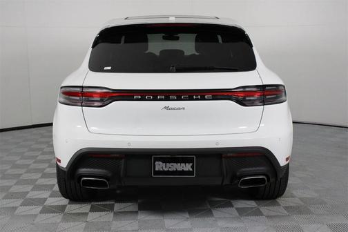 2026 Porsche Macan Base