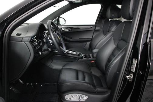 2025 Porsche Macan T
