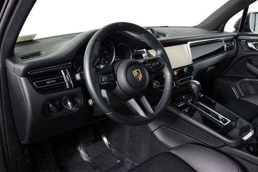 2025 Porsche Macan T
