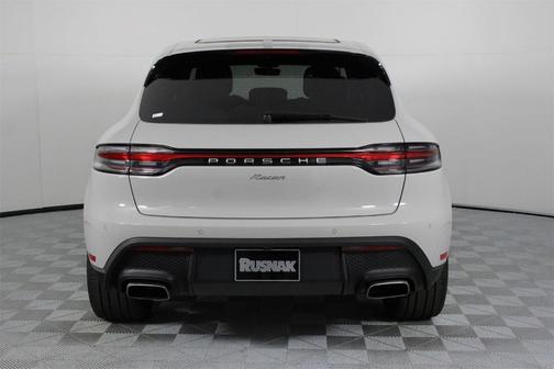 2026 Porsche Macan Base