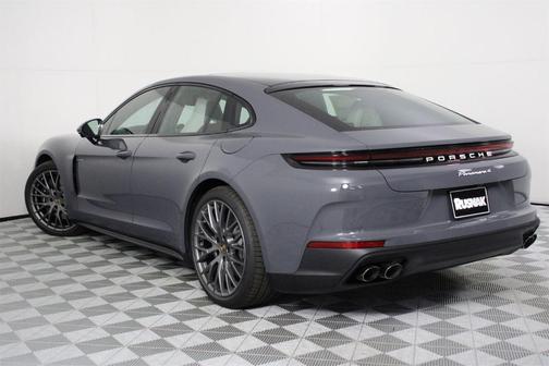 2026 Porsche Panamera 4