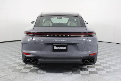 2026 Porsche Panamera 4