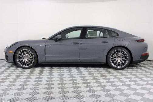 2026 Porsche Panamera 4