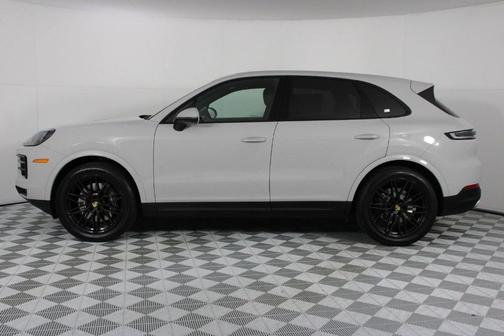 Chalk 2024 Porsche Cayenne Base