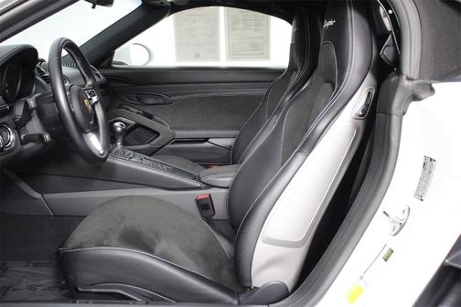 2022 Porsche 718 Spyder Base