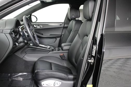 2025 Porsche Macan T